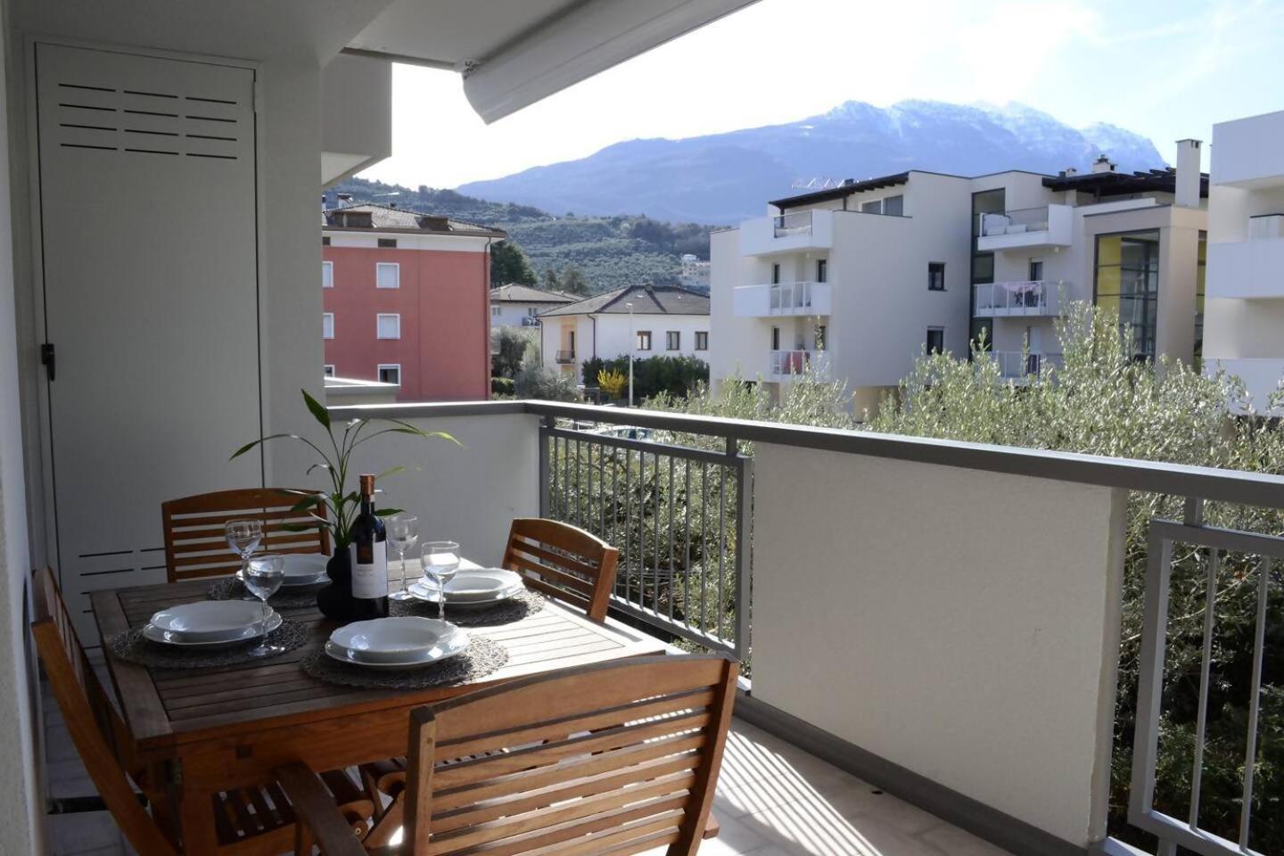 Appartamento Peler13 Con Balcone E Parcheggio Riva del Garda Ngoại thất bức ảnh